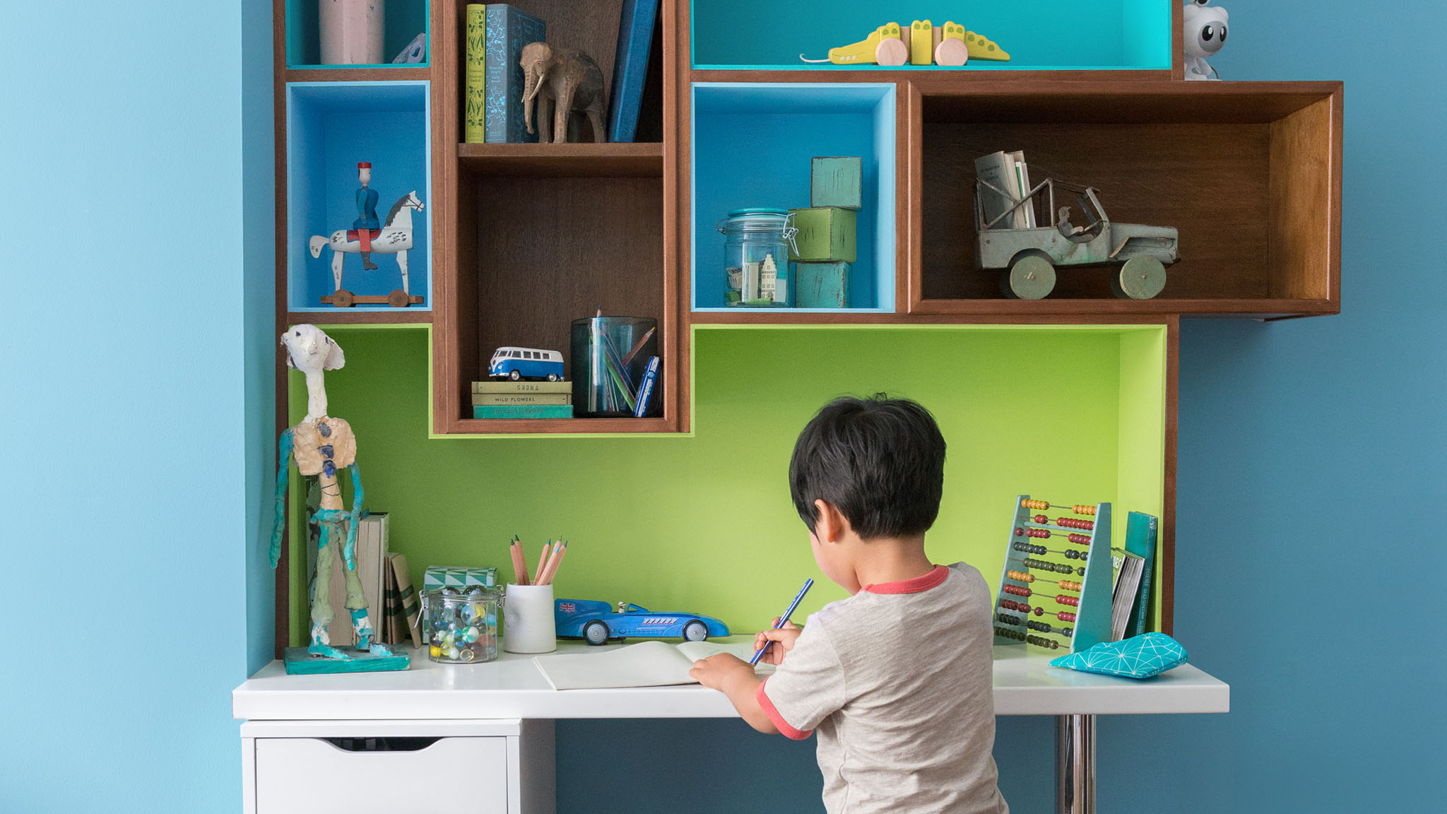 Chambre de garçon et couleurs vives Utilisez une palette de couleurs simples afin de créer un style unique et audacieux pour votre bout de chou