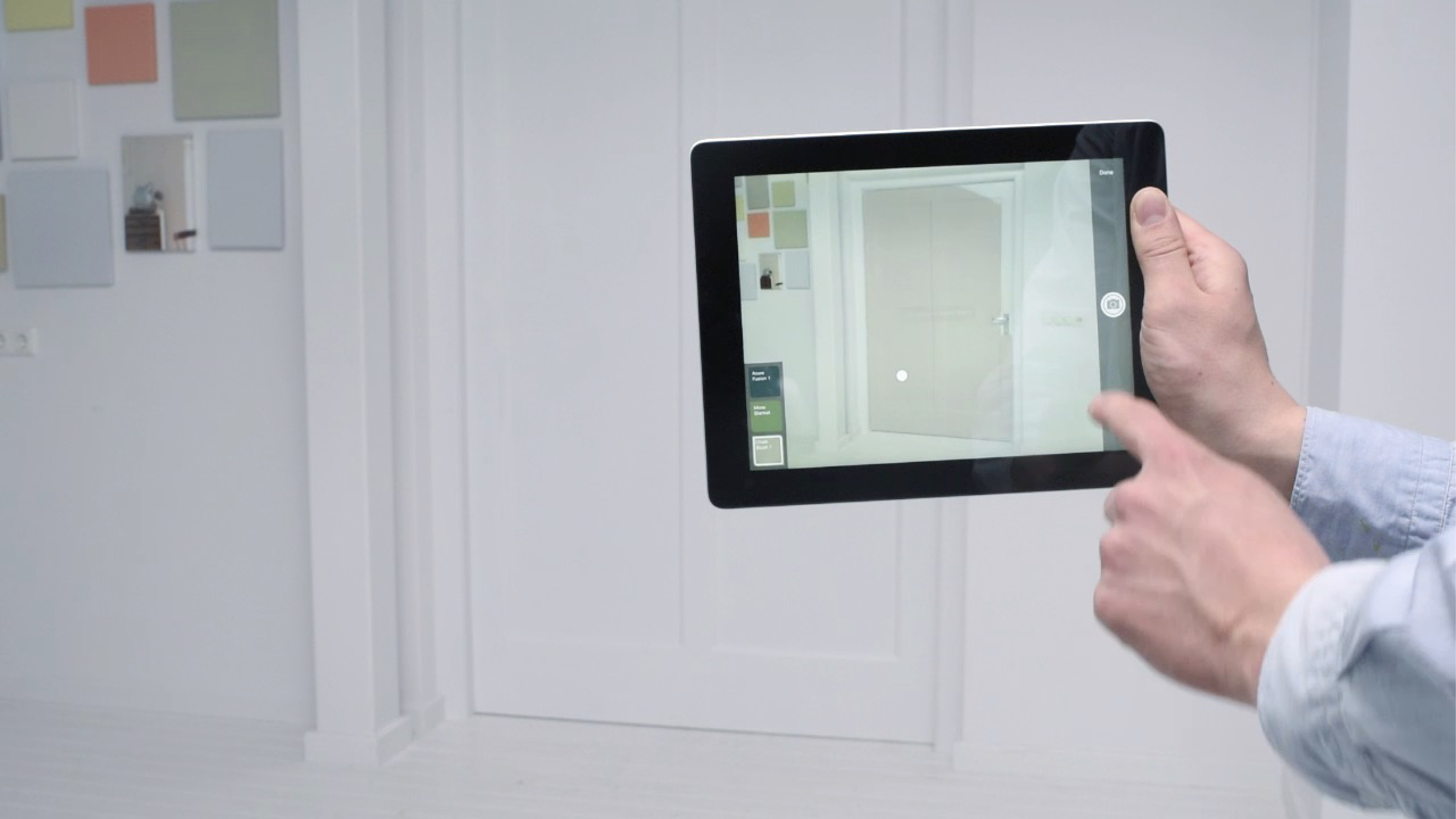 Choisissez une couleur avec l’application Visualizer Il vous suffit de pointer la caméra de votre téléphone ou de votre tablette vers le mur que vous souhaitez peindre, de sélectionner les couleurs de votre choix et d’appuyer sur les murs à peindre.