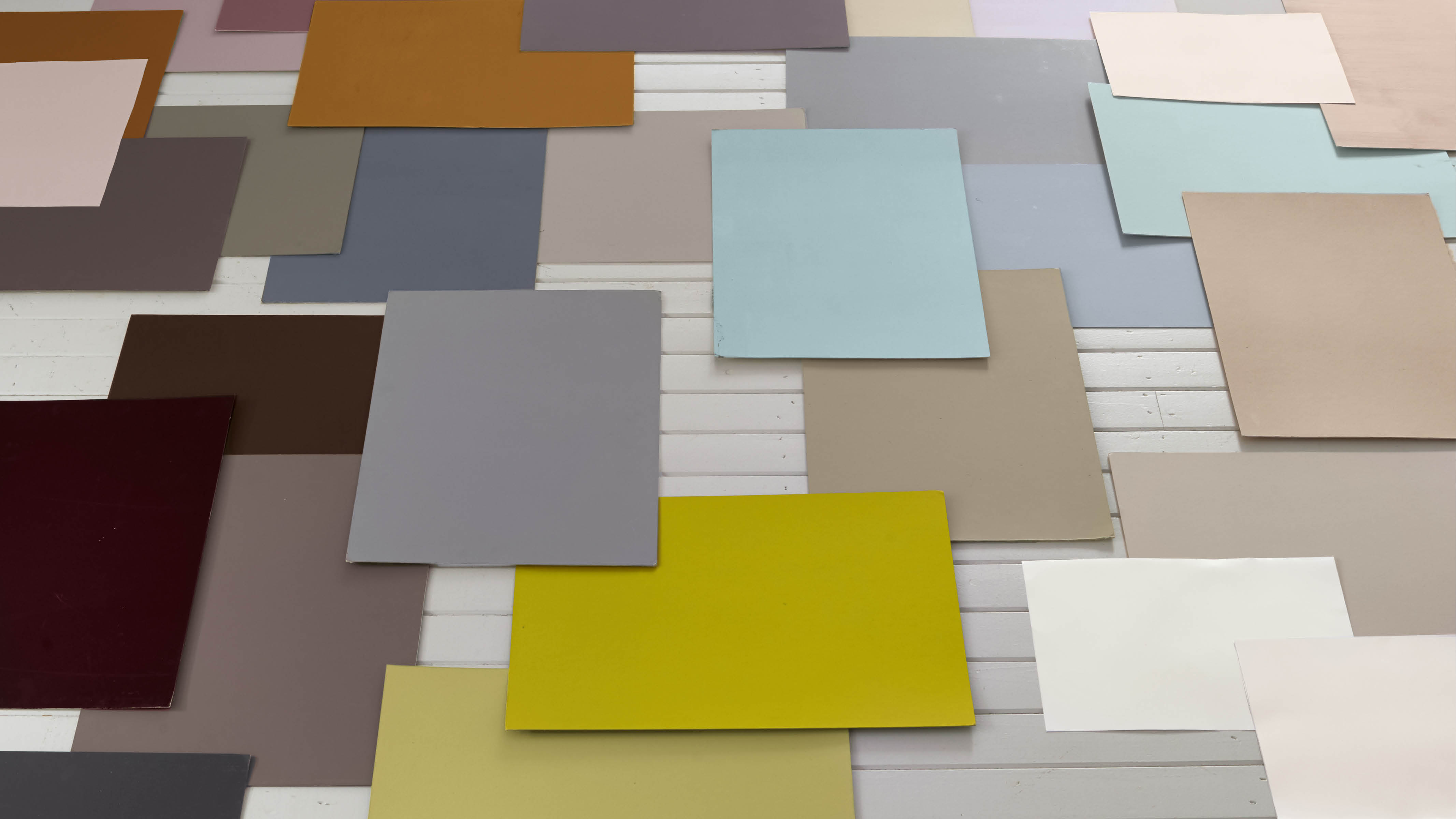Des couleurs inspirées par le monde Donnez à votre enfant l’envie de voyager en décorant sa chambre avec une mappemonde colorée.
