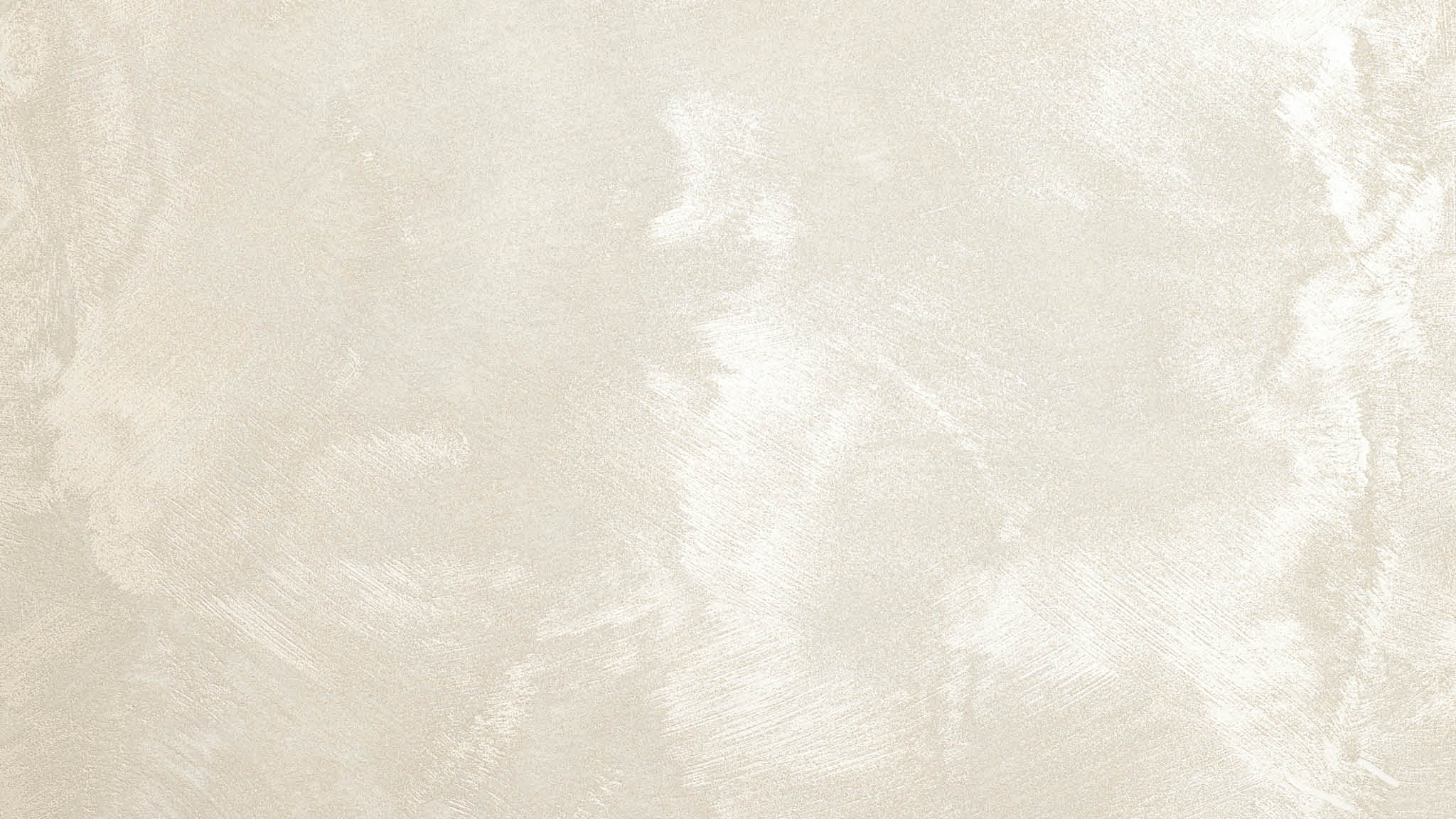 Gardez les traces de pinceau visibles Lorsqu’elle sèche, la peinture s’éclaircit de 70 %. Vous pouvez en jouer en croisant les coups de pinceau et créer ainsi une finition texturée qui crée un jeu d’ombre et de lumière.