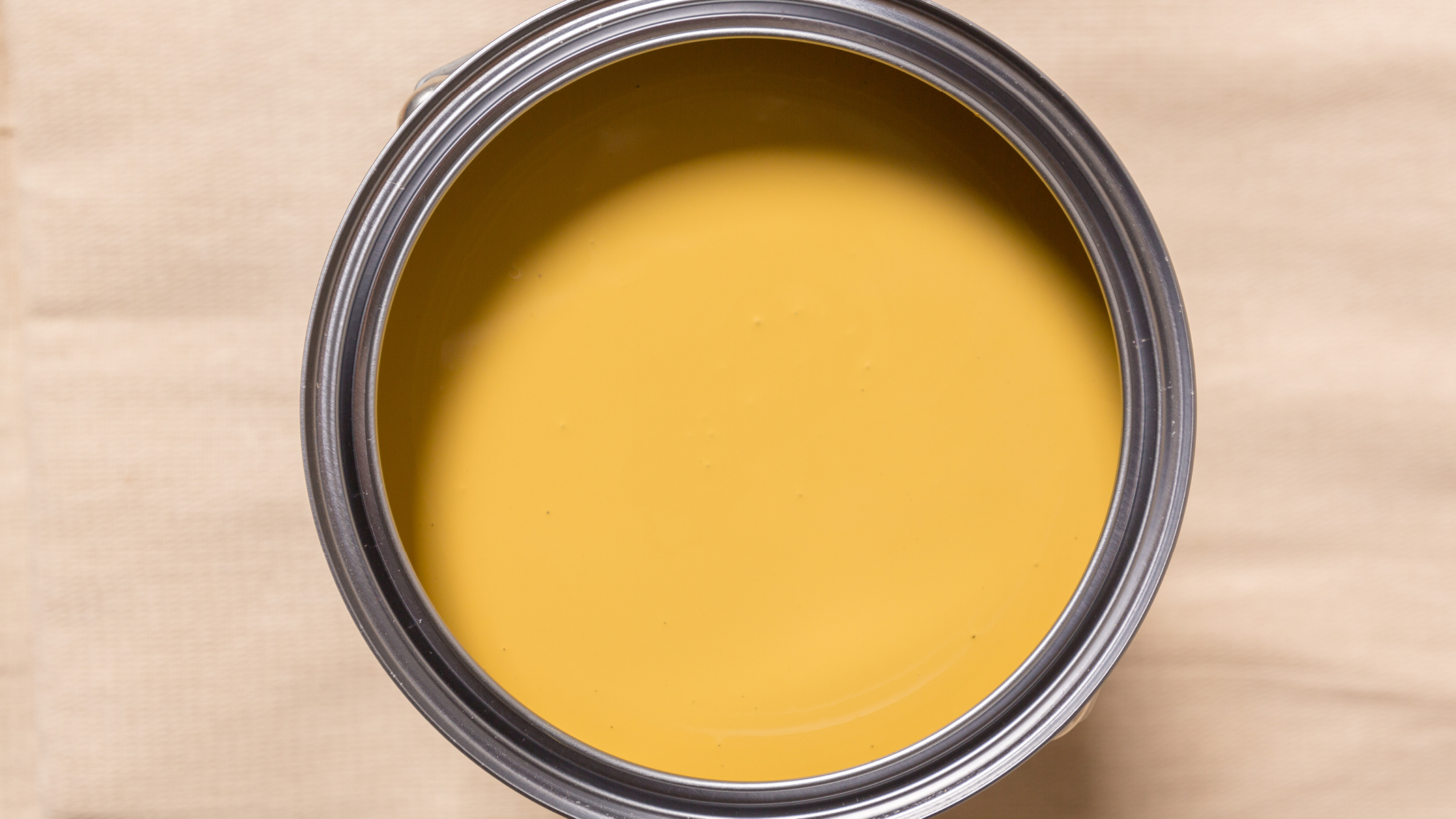 Toutes les peintures Astral ont une faible teneur en COV Faites un geste pour la planète et choisissez une peinture à l’eau à faible teneur en COV (composés organiques volatils), qui contient moins de solvants qu’une peinture à l’huile, un critère de choix pour les décorateurs soucieux de l’environnement.