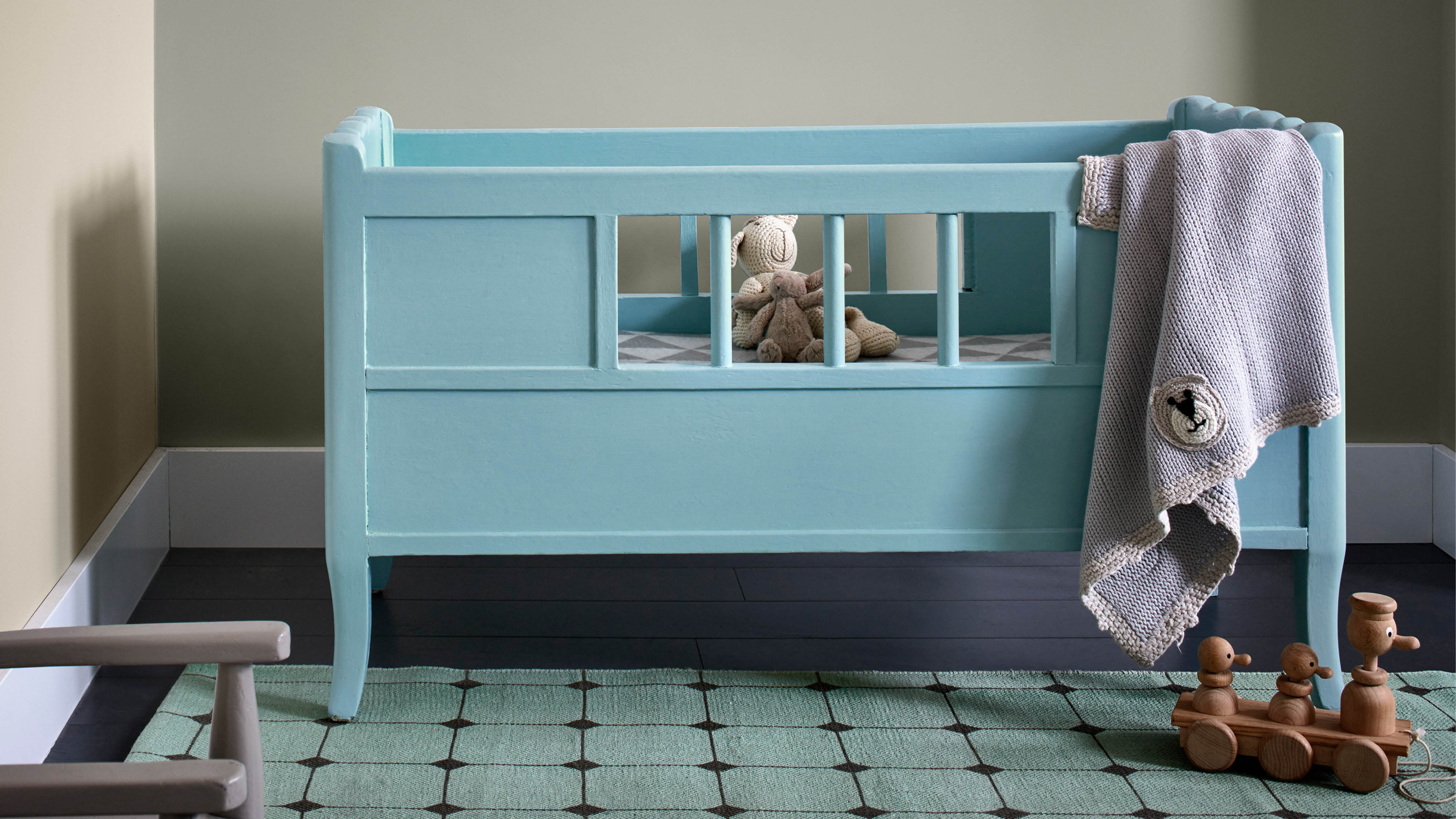 Une chambre de bébé intemporelle Les enfants grandissent vite. Vous peignez leur chambre en bleu layette et l’instant d’après, ils manient le crayon pour créer leur propre décoration.