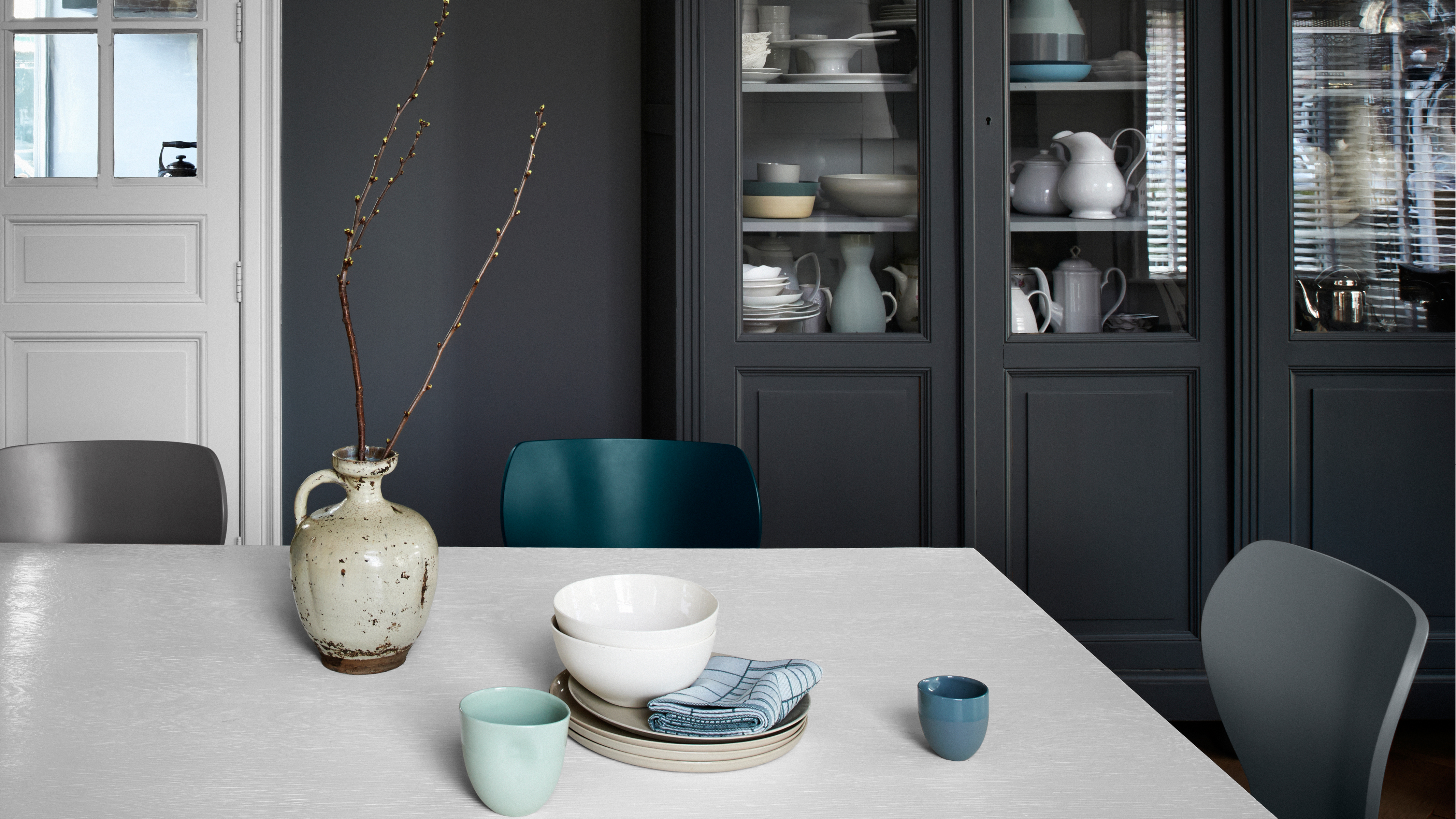 Utilisez une couleur sombre pour créer une cuisine cosy Les couleurs sombres sont généralement proscrites et, pourtant, elles peuvent être incroyablement cosy.